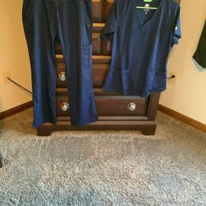 Navy scrubs wore one time shirt size medium, pants medium petite